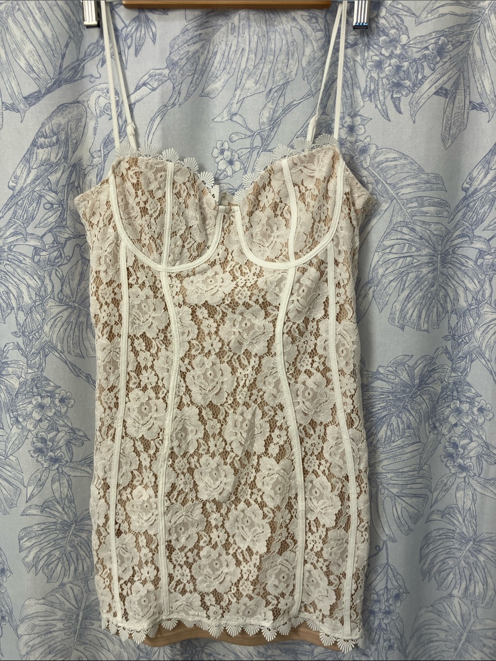 Sleeveless Lace Mini Dress in Cream